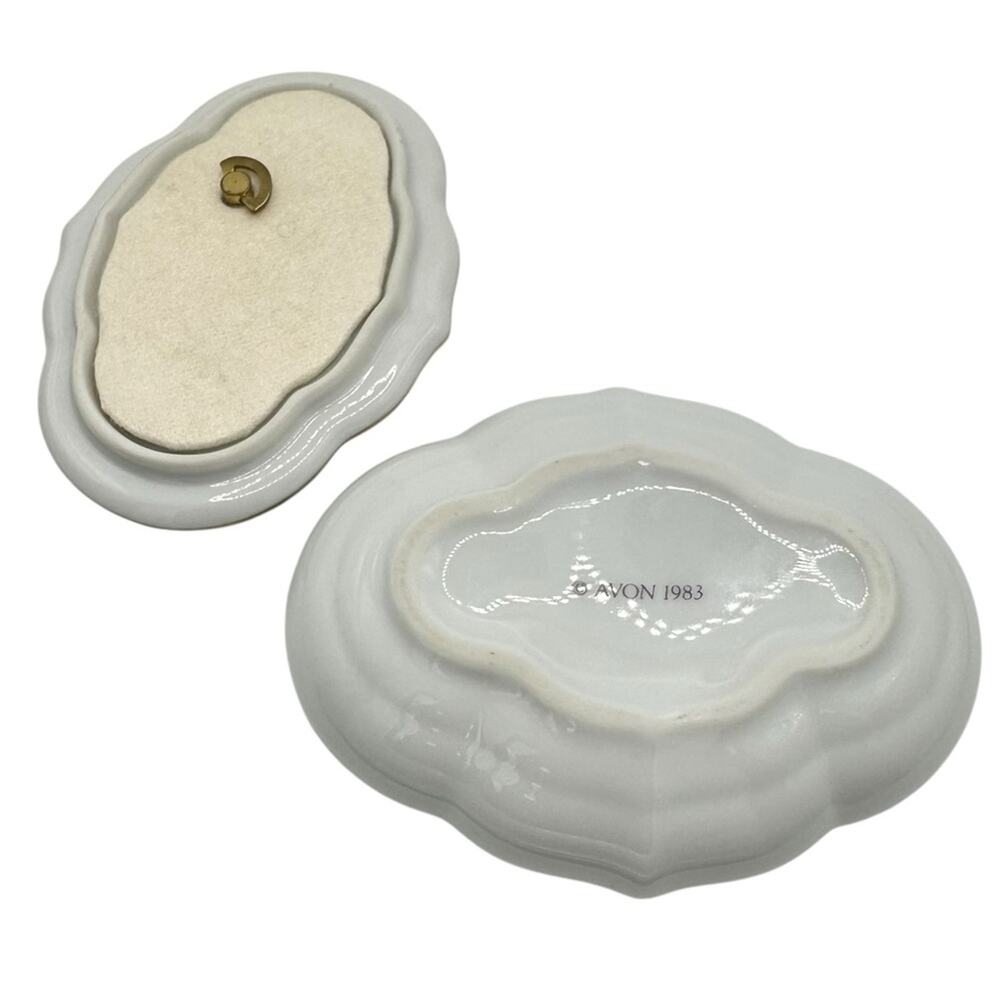 Vintage AVON 1983 Floral White Porcelain Keepsake Music Trinket Box Memories - Picture 6 of 9